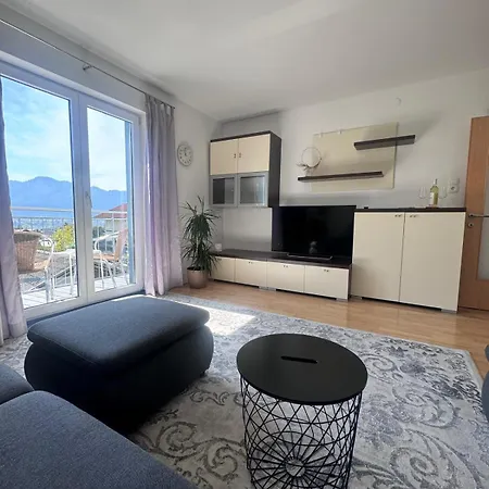 Lara Apartment *